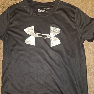 Boys Under Armour Shirt Size Med
